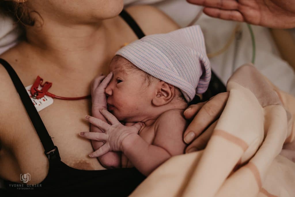 geboortefotografie emotionele ontmoeting na algehele narcose